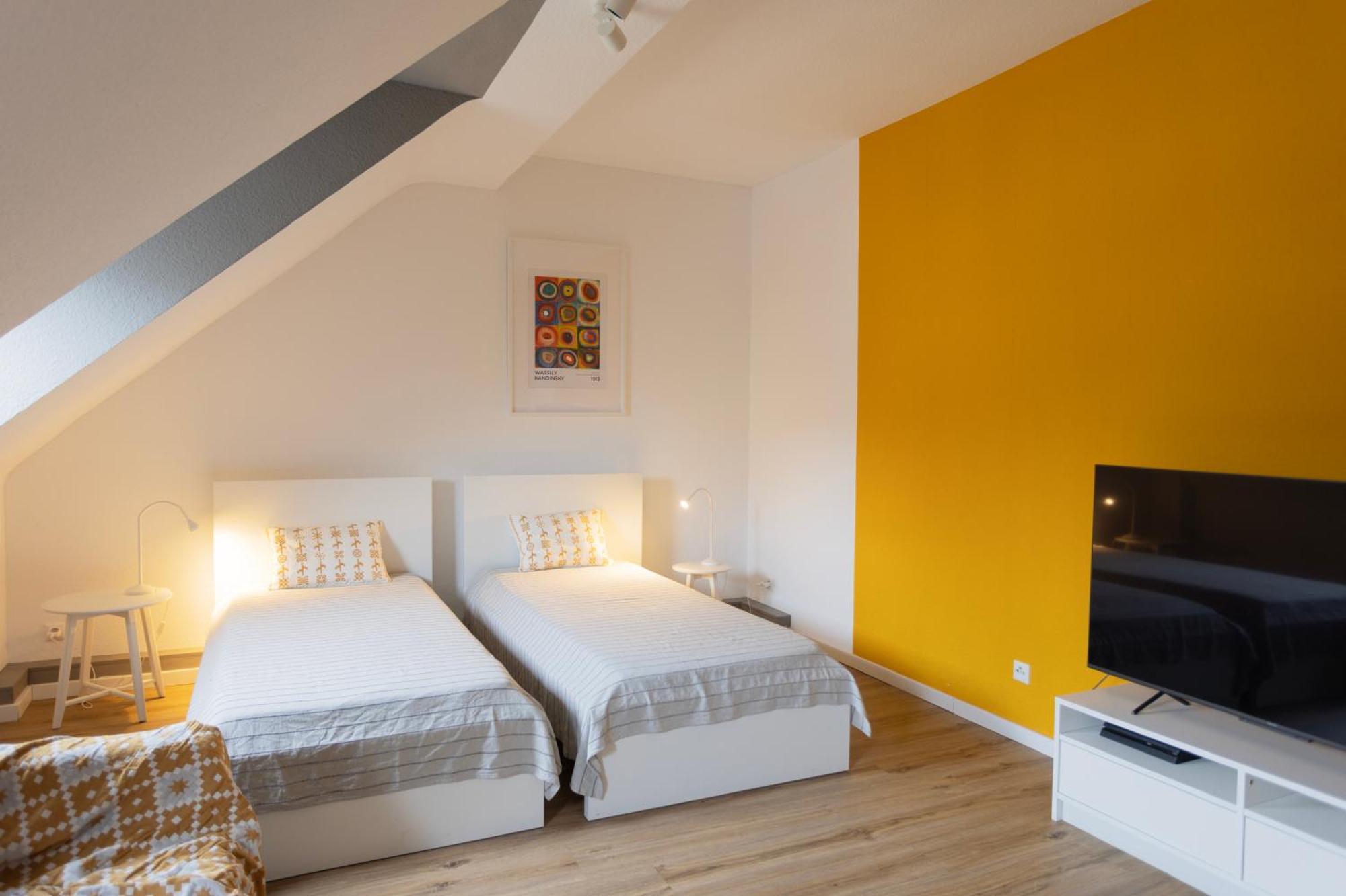 ドゥイスブルグBig Flat With Fresh Renovation, Free Parking, Sonyps, Netflixアパートメント エクステリア 写真