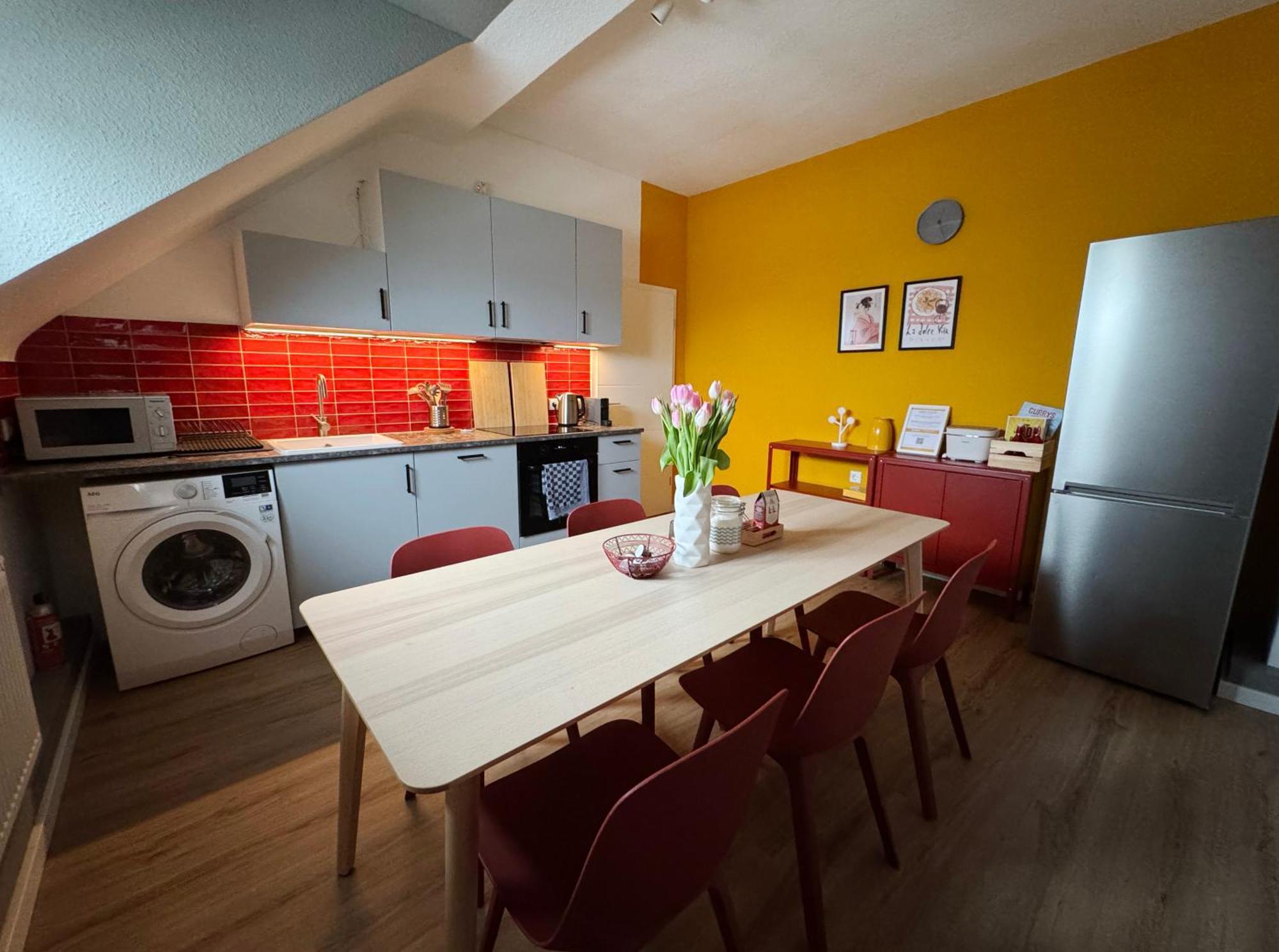 ドゥイスブルグBig Flat With Fresh Renovation, Free Parking, Sonyps, Netflixアパートメント エクステリア 写真
